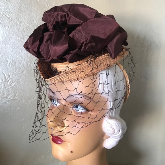 RAVISHING 1930s\' TILT TOY NATURAL STRAW HAT WITH COPPER COLORED BOWS AND VEIL